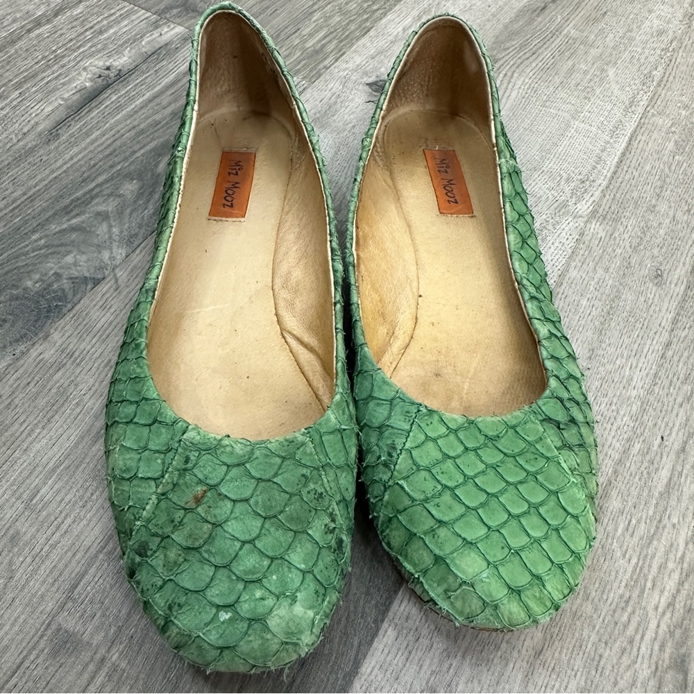 Mix Mooz Panther Green Textured Women's Flats Size 6.5